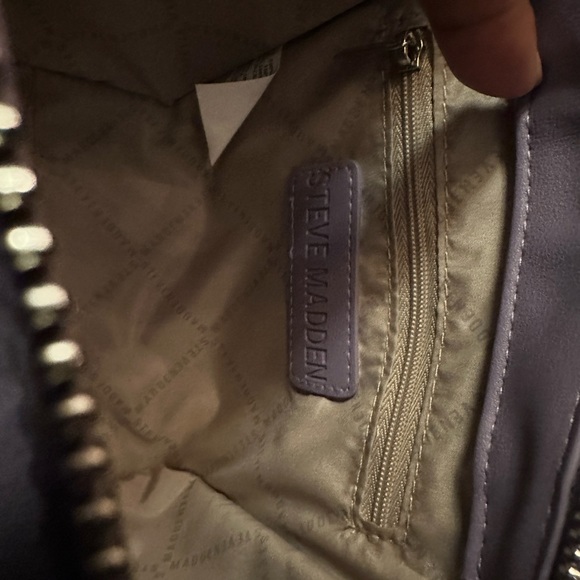 Steve Madden crossbody bag with ID holder - Picture 5 of 10